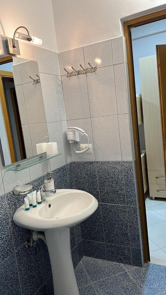 Season Inn Dhërmi Εξωτερικό φωτογραφία
