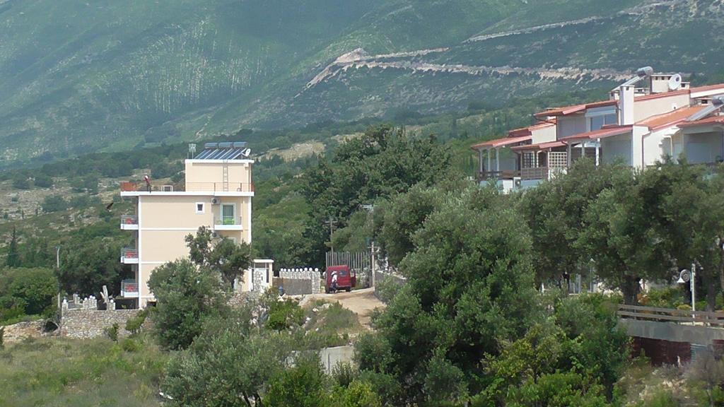 Season Inn Dhërmi Εξωτερικό φωτογραφία
