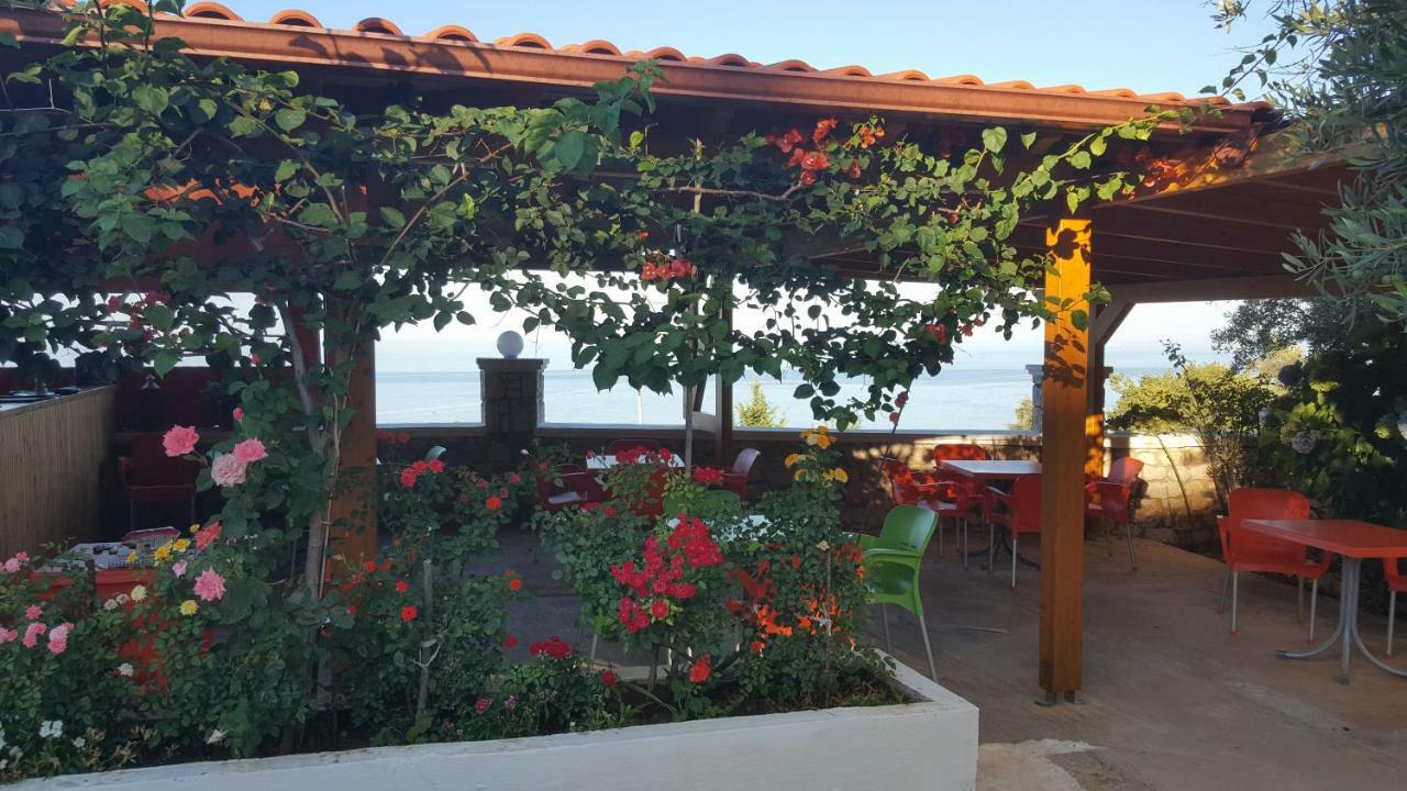 Season Inn Dhërmi Εξωτερικό φωτογραφία