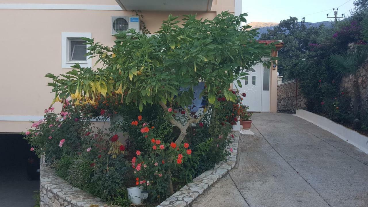 Season Inn Dhërmi Εξωτερικό φωτογραφία